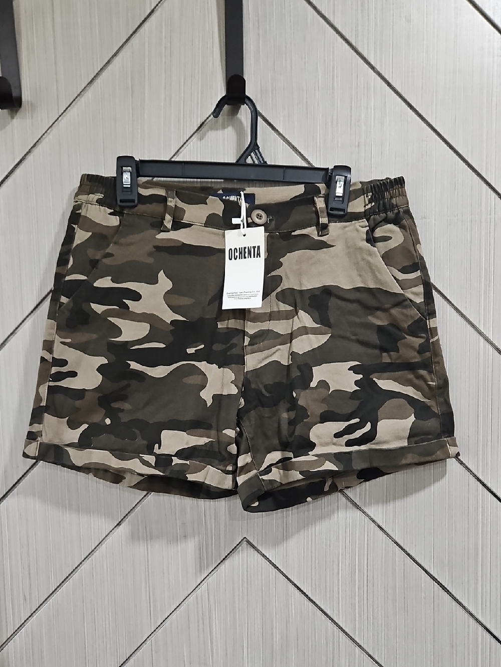 Ochentá Women’s High-Waist Camo Shorts - Green
